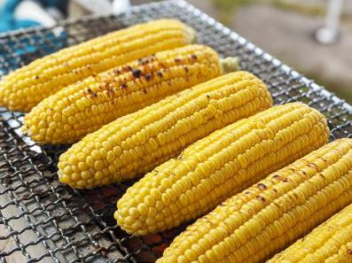 濃厚な甘さがたまらない！焼きトウモロコシ